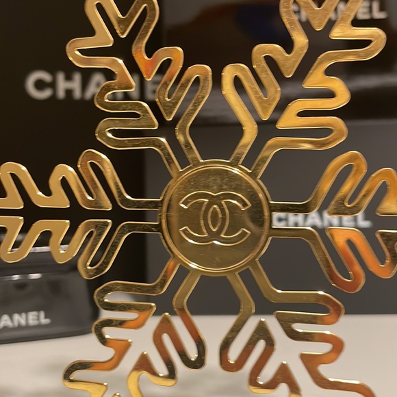 Chanel Snow Flake cosmetic display. The covered display Sold separately. - Picture 14 of 14